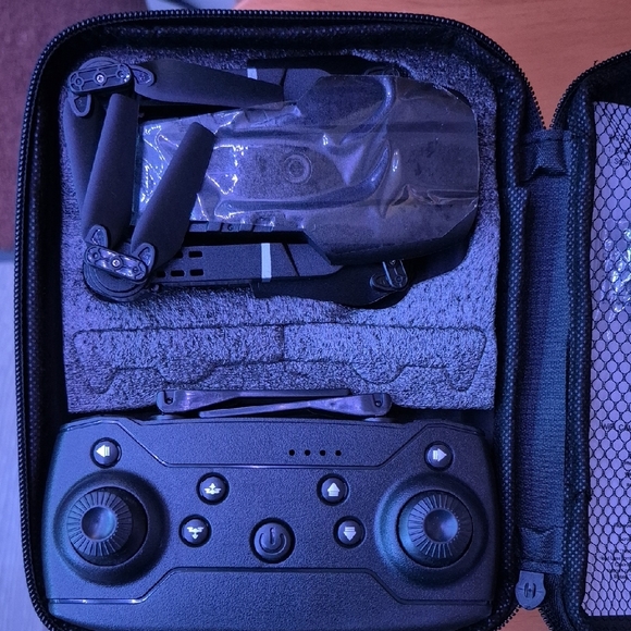 K3&E99 Pro Drone with Dual Cameras - Picture 4 of 5